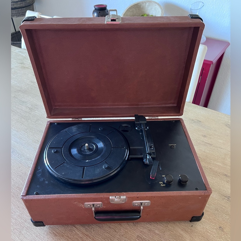 📀 Crosley Model CR49-TA Portable Suitcase Turntable Record Player
